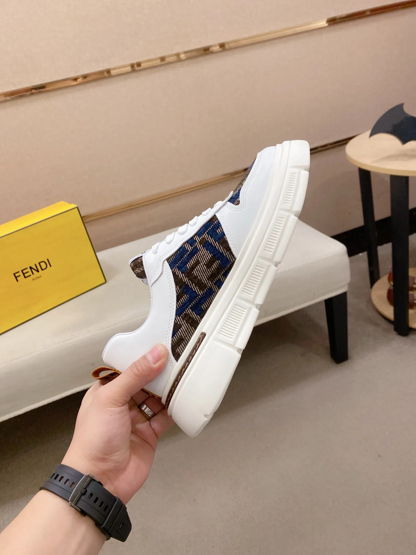 Factory price 400💰 (fendi) New style 👊🏻 upper 🇮🇹 imported cowhide fabric 🇩🇪 lining imported sheepskin lining. The original outsole is molded to highlight the identity of every man, and the upper foot is elegant and stable🚶🏻🚶🏻The high-end custom counters reproduce the original version📯No matter the wind or rain, the shoe last remains unchanged and can withstand the verification of time🔍️,🔵 Size: 38-44